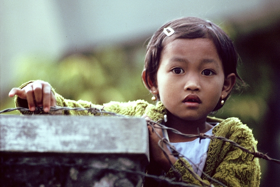 Simon Cherpitel Girl Wire Surabaya Java Indonesia 1980